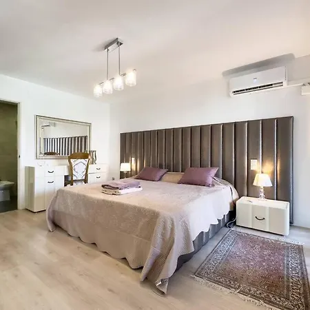 Vikor Apartment